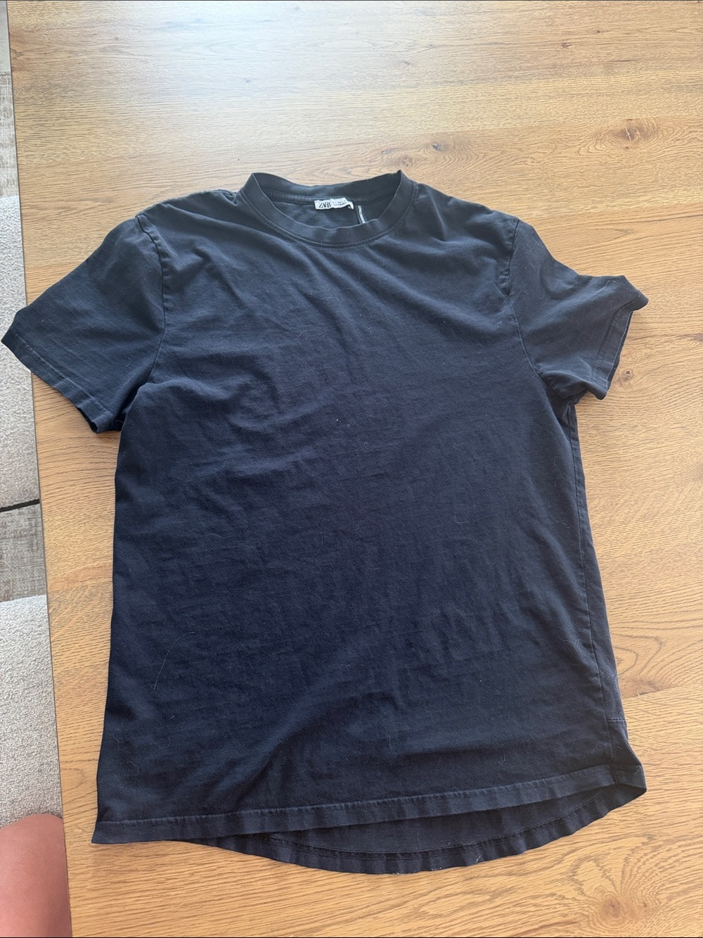Zara men’s black tee